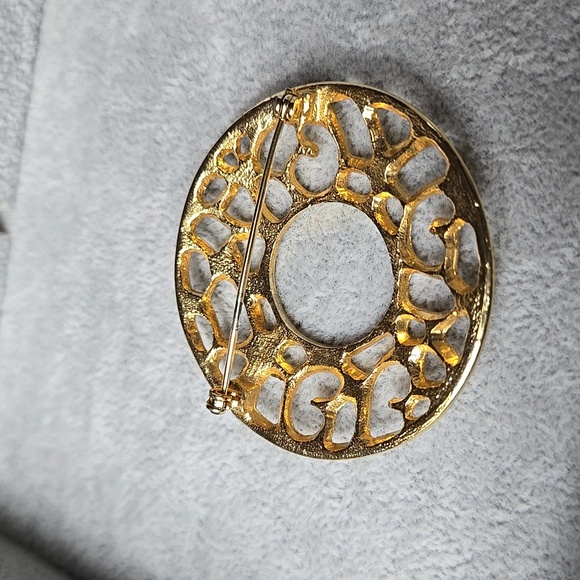 Vintage Gold-Tone Openwork Art Deco Brooch - Picture 10 of 12